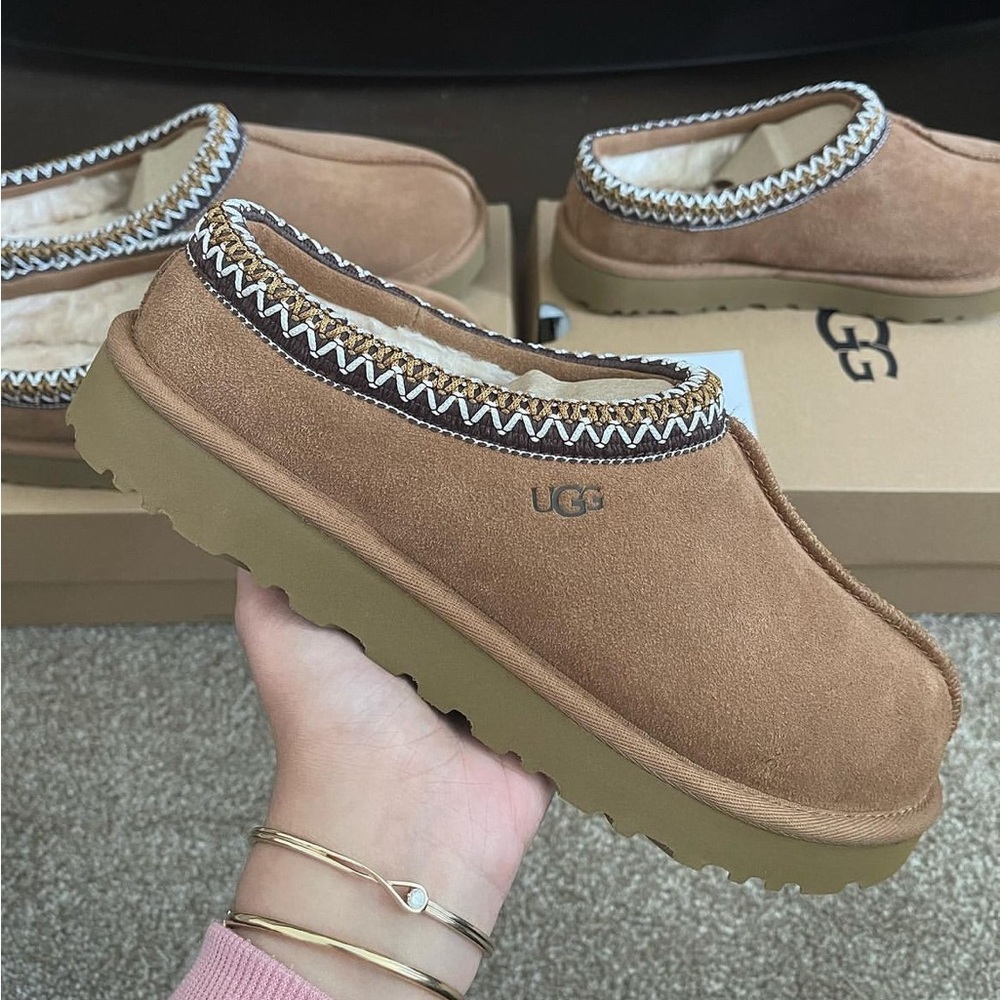 LAST CHANCE | NWT UGG Tasman in Chestnut/Brown Sheepskin Slippers - Picture 3 of 7